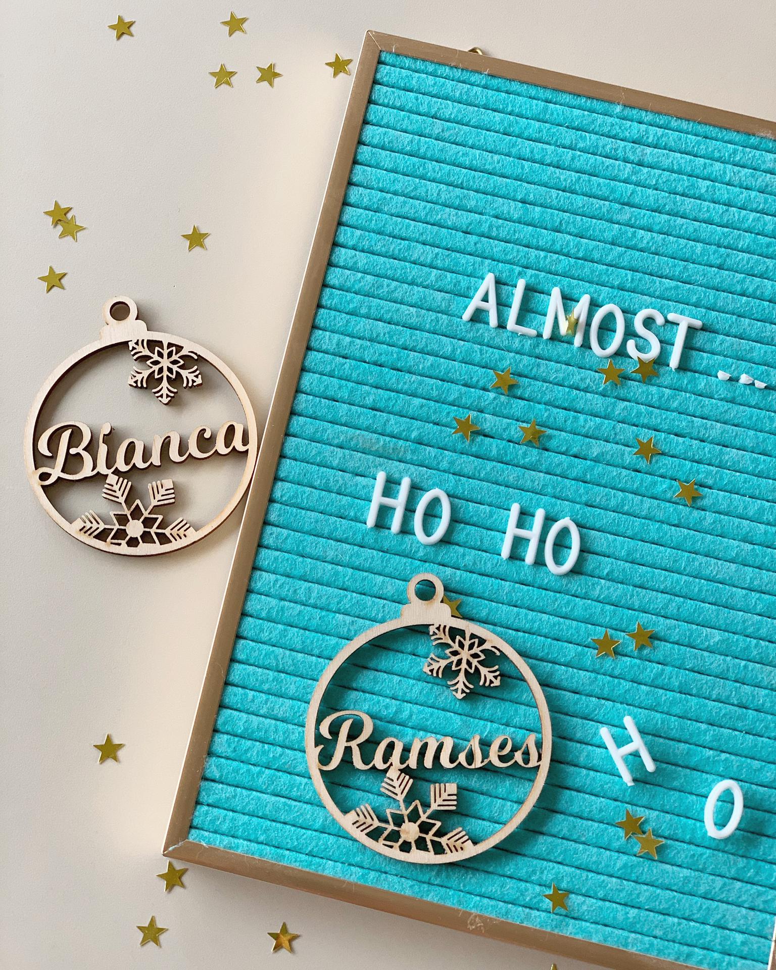 Beautiful personalised baubles with name!  Mooie gepersonaliseerde kerstballen met naam