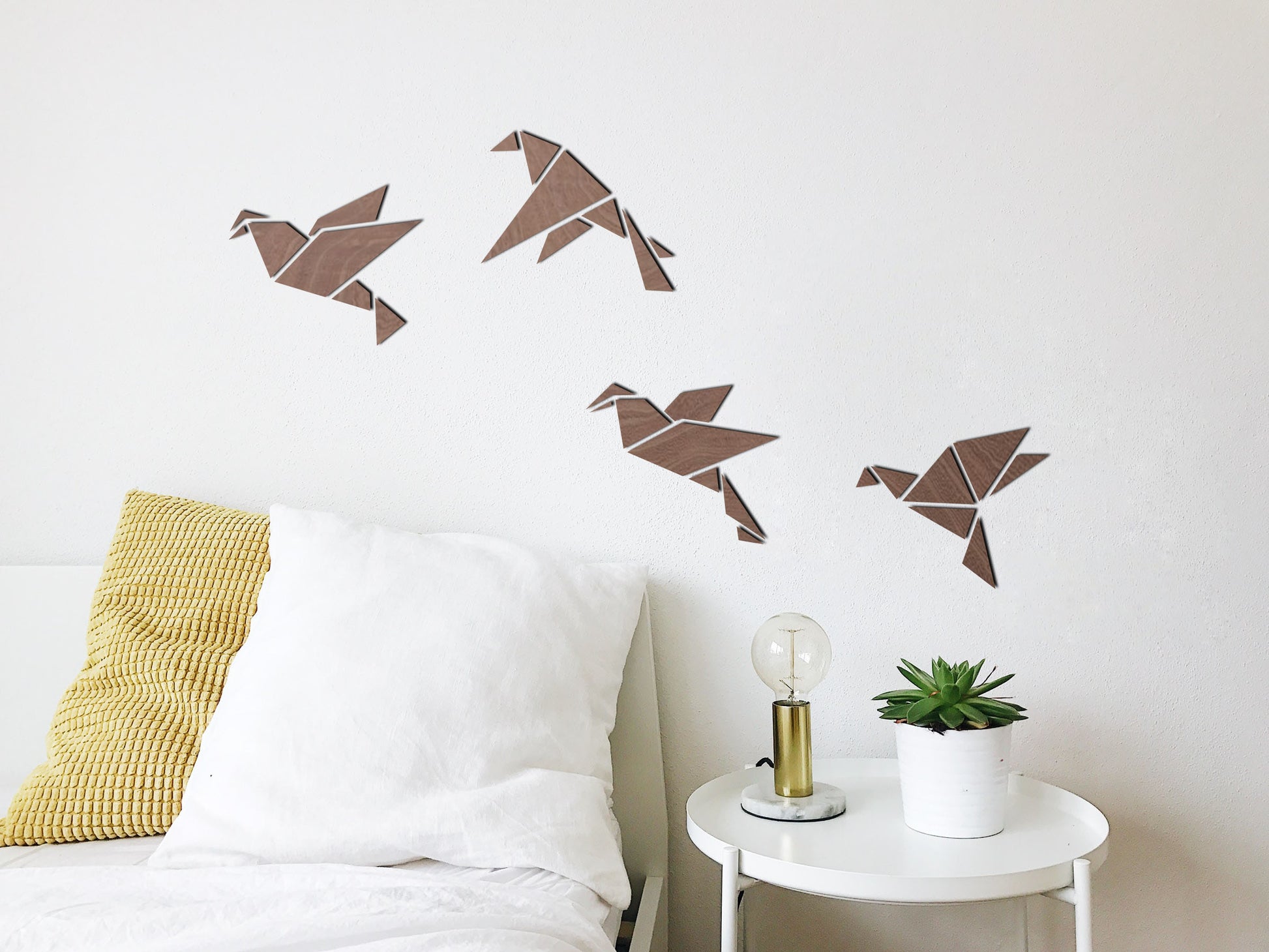 HOUTEN WANDDECORATIE / WOODEN WALL DECORATION - GEOMETRISCHE MUURDECORATIE / GEOMETRIC WALL ART - VOGELS / BIRDS per vogel / bird) - ZWART / BLACK - ORIGAMI DESIGN WANDFIGUUR - TRENDY & HIP WOONKAMER home homeinspiration decor sfeervolwonen wanddecoratie wonen interiorandhome walldecor homedecor geometricart myinterior workshop decoration natuur nature fly sky deco