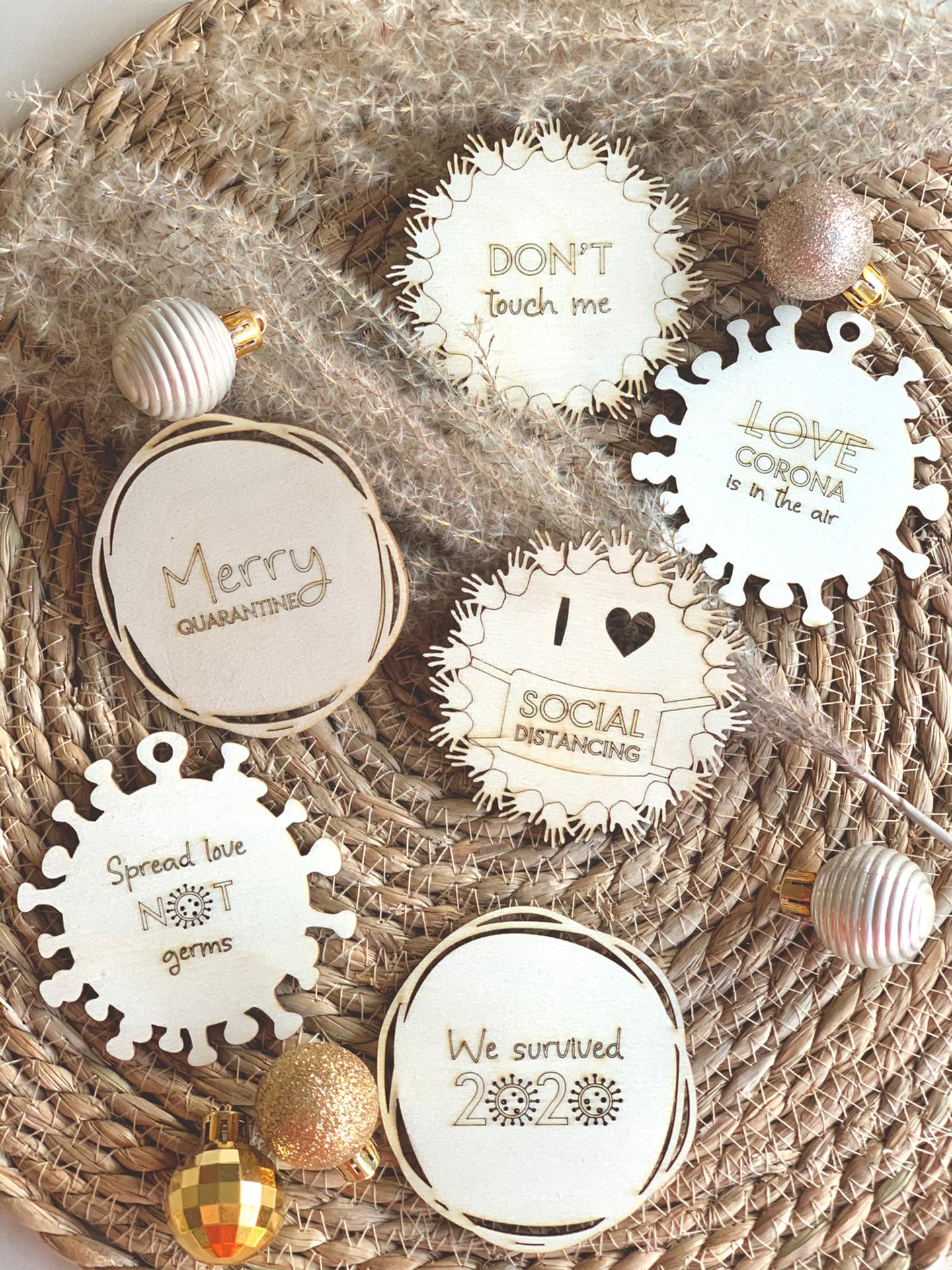 Set of 6 wooden beautiful Christmas decorations!
