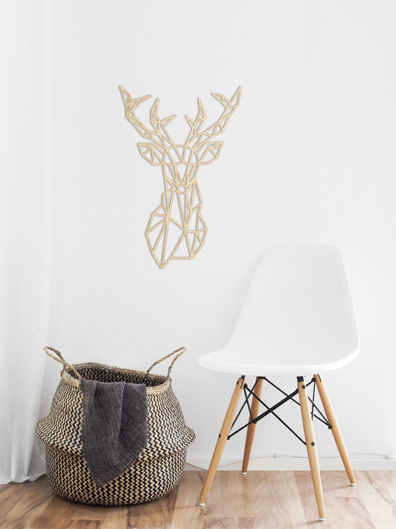 Houten wanddecoratie - Geometrisch Herten hoofd Dit prachtige hertenhoofd is een geweldige aanvulling voor je woonkamer of slaapkamer.⠀ Het gaat perfect met ruimtes in Scandinavische stijl.⠀ Breng de natuur in jouw interieur !