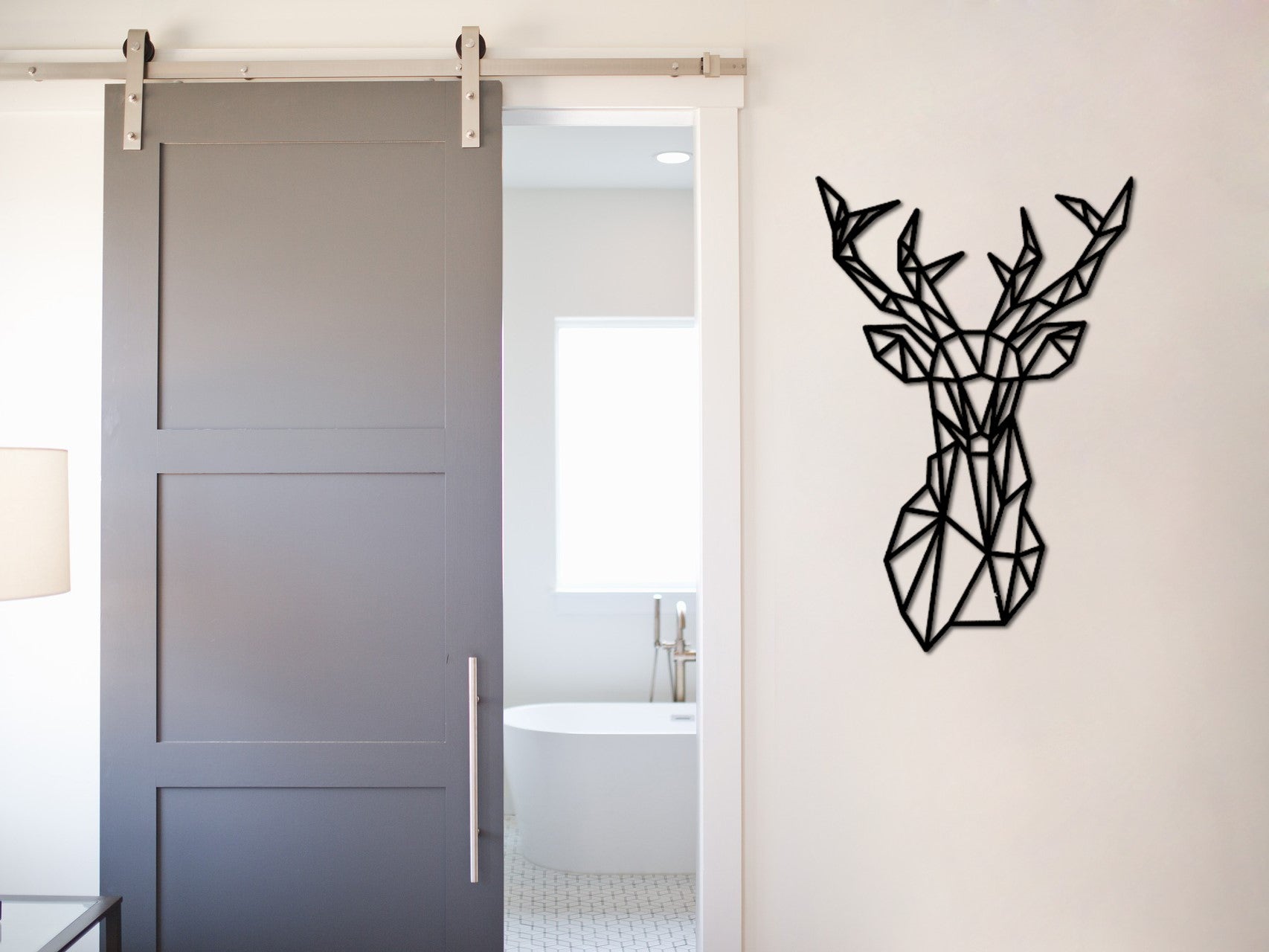 Houten wanddecoratie - Geometrisch Herten hoofd Dit prachtige hertenhoofd is een geweldige aanvulling voor je woonkamer of slaapkamer.⠀ Het gaat perfect met ruimtes in Scandinavische stijl.⠀ Breng de natuur in jouw interieur !
