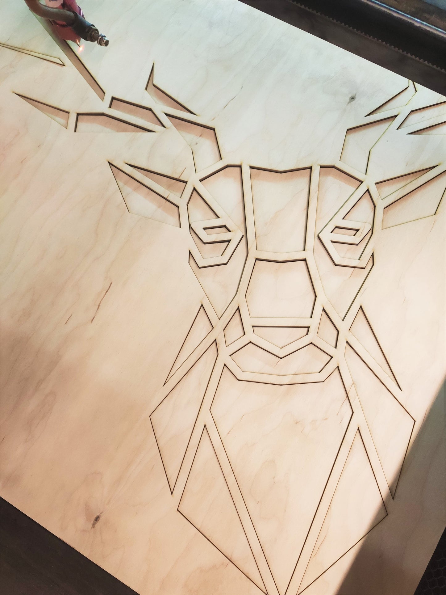 Houten wanddecoratie - Geometrisch Hertenkop (Symmetrisch)