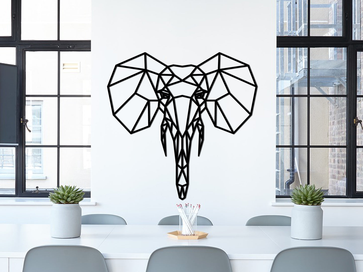 HOUTEN WANDDECORATIE / WOODEN WALL DECORATION - GEOMETRISCHE MUURDECORATIE / GEOMETRIC WALL ART - OLIFANT / ELEPHANT  - ZWART / BLACK - ORIGAMI DESIGN WANDFIGUUR - TRENDY & HIP WONEN - CADEAU / GIFT / GESCHENK - AFRIKA - DIEREN