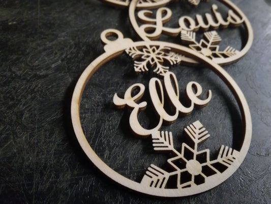 Beautiful personalised baubles with name!  Mooie gepersonaliseerde kerstballen met naam!