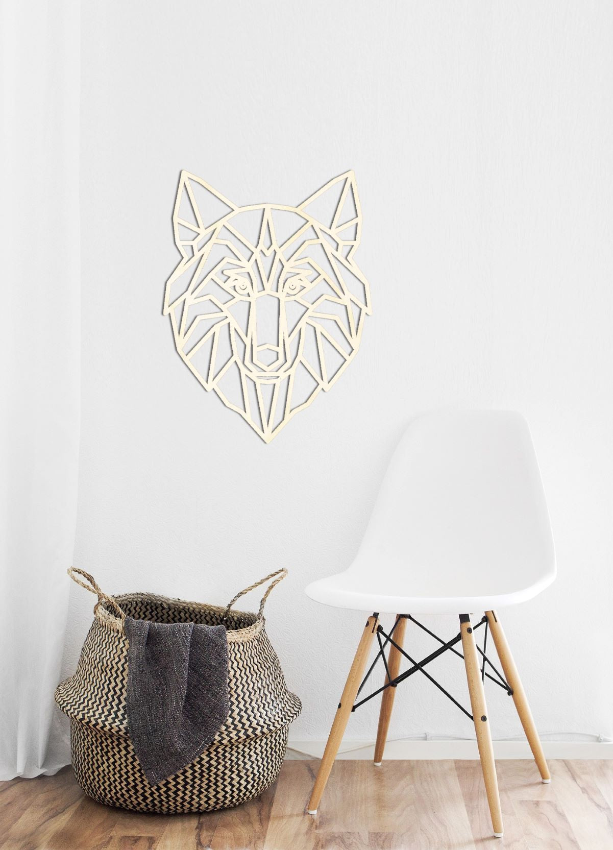 Deze prachtige wolf is een geweldige aanvulling voor jouw huis en zal perfect passen in een minimalistisch interieur als eye-catcher. Zie jij de wolf al hangen op de muur? Breng de natuur in jouw interieur !