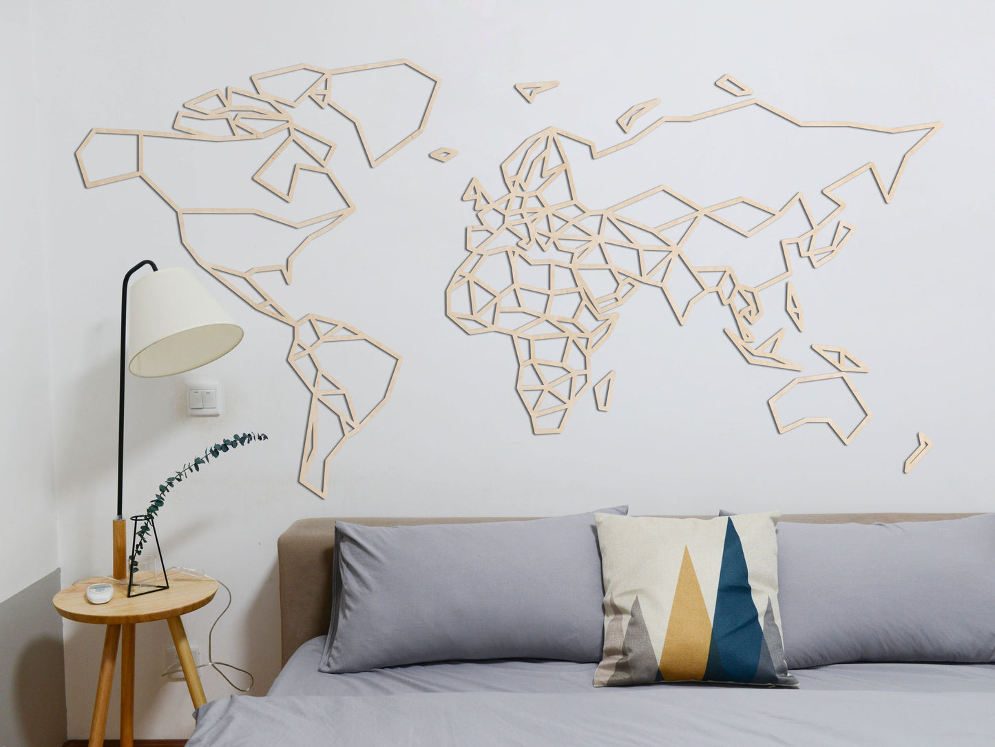 HOUTEN WANDDECORATIE / WOODEN WALL DECORATION - GEOMETRISCHE MUURDECORATIE / WALL ART - WERELDKAART / WORLD MAP -  LICHT HOUT / NATURAL WOOD - ATLAS - STIJLVOL EN TRENDY WOONKAMER - AARDE - CONTINENTEN - AARDRIJKSKUNDE - REIZEN - MODERN