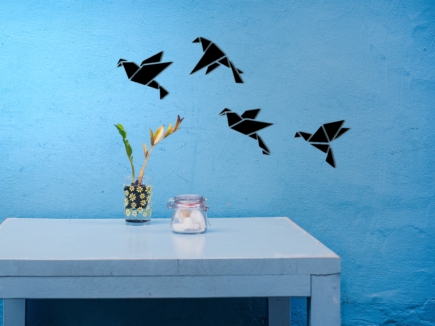 HOUTEN WANDDECORATIE / WOODEN WALL DECORATION - GEOMETRISCHE MUURDECORATIE / GEOMETRIC WALL ART - VOGELS / BIRDS per vogel / bird) - ZWART / BLACK - ORIGAMI DESIGN WANDFIGUUR - TRENDY & HIP WOONKAMER home homeinspiration decor sfeervolwonen wanddecoratie wonen interiorandhome walldecor homedecor geometricart myinterior workshop decoration natuur nature fly sky deco