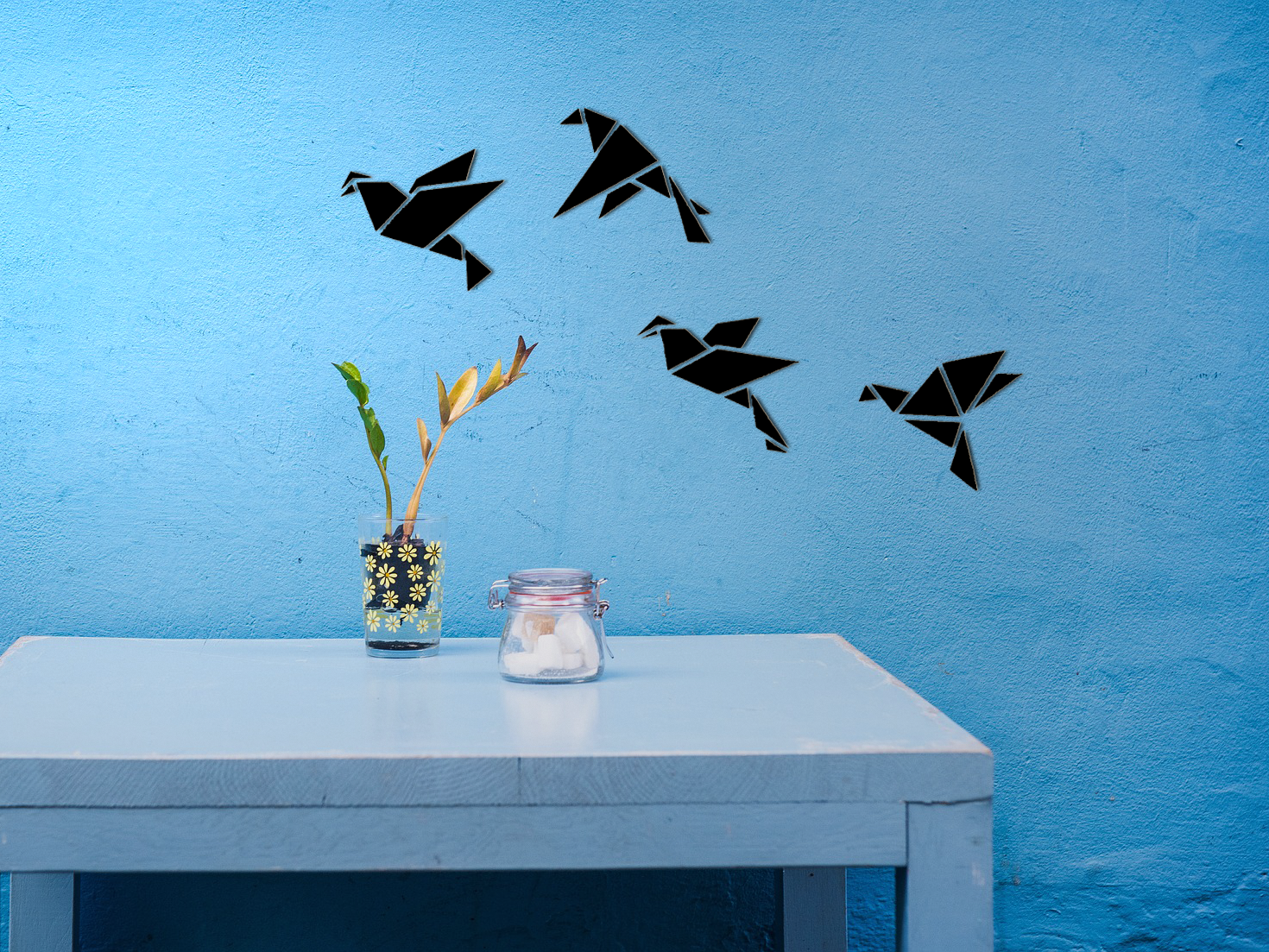 HOUTEN WANDDECORATIE / WOODEN WALL DECORATION - GEOMETRISCHE MUURDECORATIE / GEOMETRIC WALL ART - VOGELS / BIRDS per vogel / bird) - ZWART / BLACK - ORIGAMI DESIGN WANDFIGUUR - TRENDY & HIP WOONKAMER home homeinspiration decor sfeervolwonen wanddecoratie wonen interiorandhome walldecor homedecor geometricart myinterior workshop decoration natuur nature fly sky deco