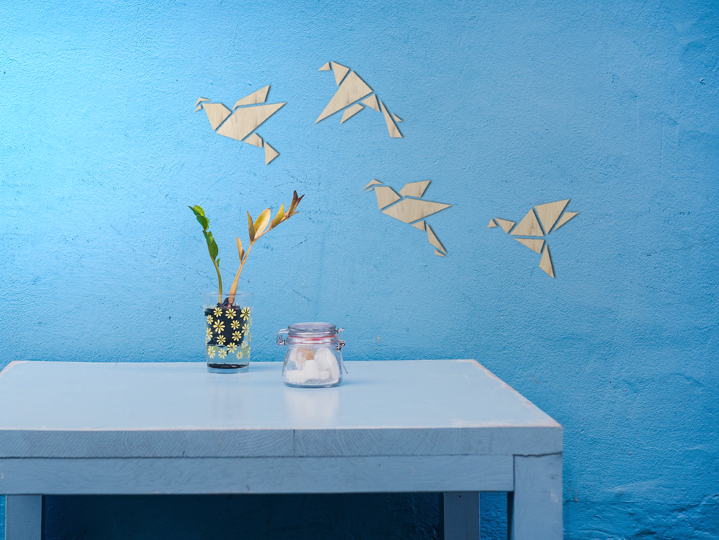 HOUTEN WANDDECORATIE / WOODEN WALL DECORATION - GEOMETRISCHE MUURDECORATIE / GEOMETRIC WALL ART - VOGELS / BIRDS per vogel / bird) - ZWART / BLACK - ORIGAMI DESIGN WANDFIGUUR - TRENDY & HIP WOONKAMER home homeinspiration decor sfeervolwonen wanddecoratie wonen interiorandhome walldecor homedecor geometricart myinterior workshop decoration natuur nature fly sky deco