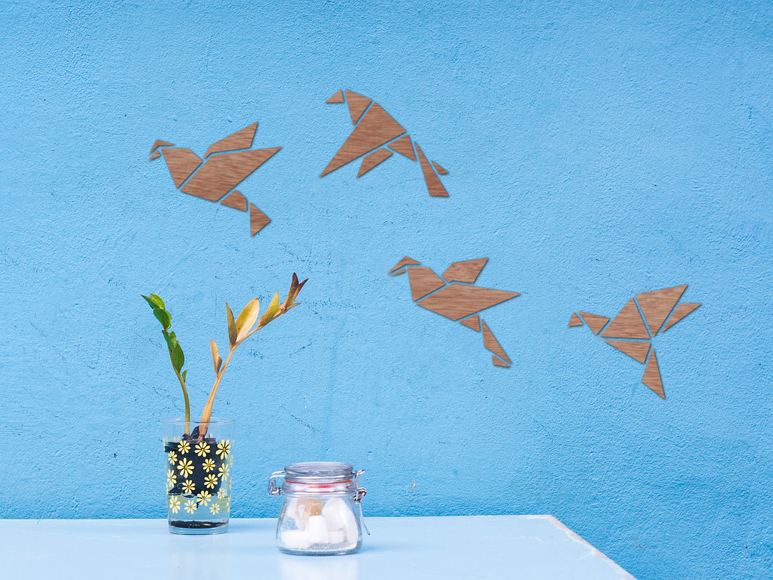 HOUTEN WANDDECORATIE / WOODEN WALL DECORATION - GEOMETRISCHE MUURDECORATIE / GEOMETRIC WALL ART - VOGELS / BIRDS per vogel / bird) - ZWART / BLACK - ORIGAMI DESIGN WANDFIGUUR - TRENDY & HIP WOONKAMER home homeinspiration decor sfeervolwonen wanddecoratie wonen interiorandhome walldecor homedecor geometricart myinterior workshop decoration natuur nature fly sky deco