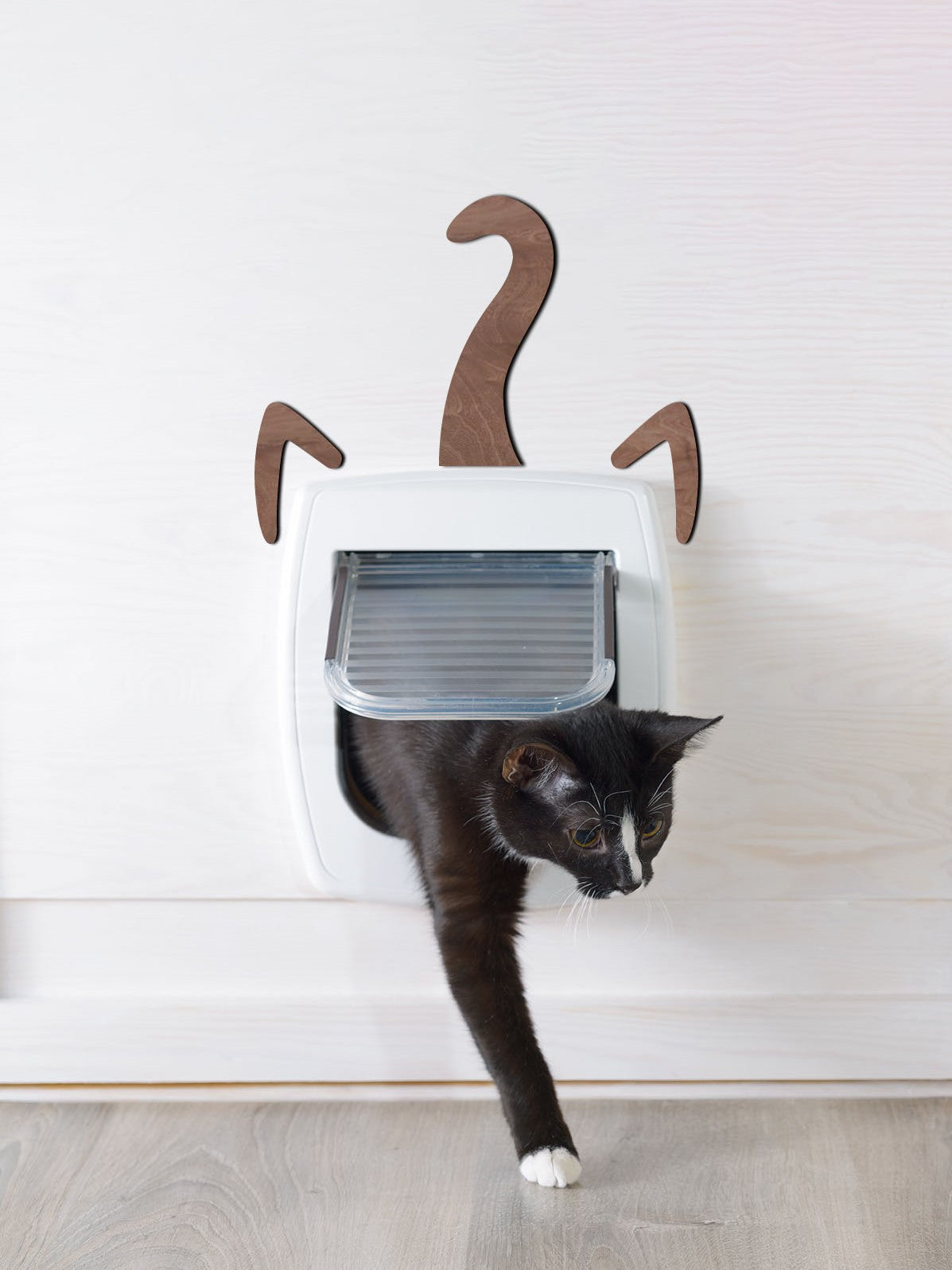 HOUTEN WANDDECORATIE / WOODEN WALL DECORATION - KATTENACCESSOIRES / CAT ACCESSORIES - KATTENLUIK / CAT DOOR - 15 x 20cm - LICHT HOUT / NATURAL WOOD - KITTY PASS - INTERIOR - FANCY CATS - TRENDY & HIP WOONKAMER  Staart en oren - ideeën over Kattenluik  kattenkamer Kattendoorgang voor binnenshuis Cat Corridor Interior Easy To Follow Door Tunnel