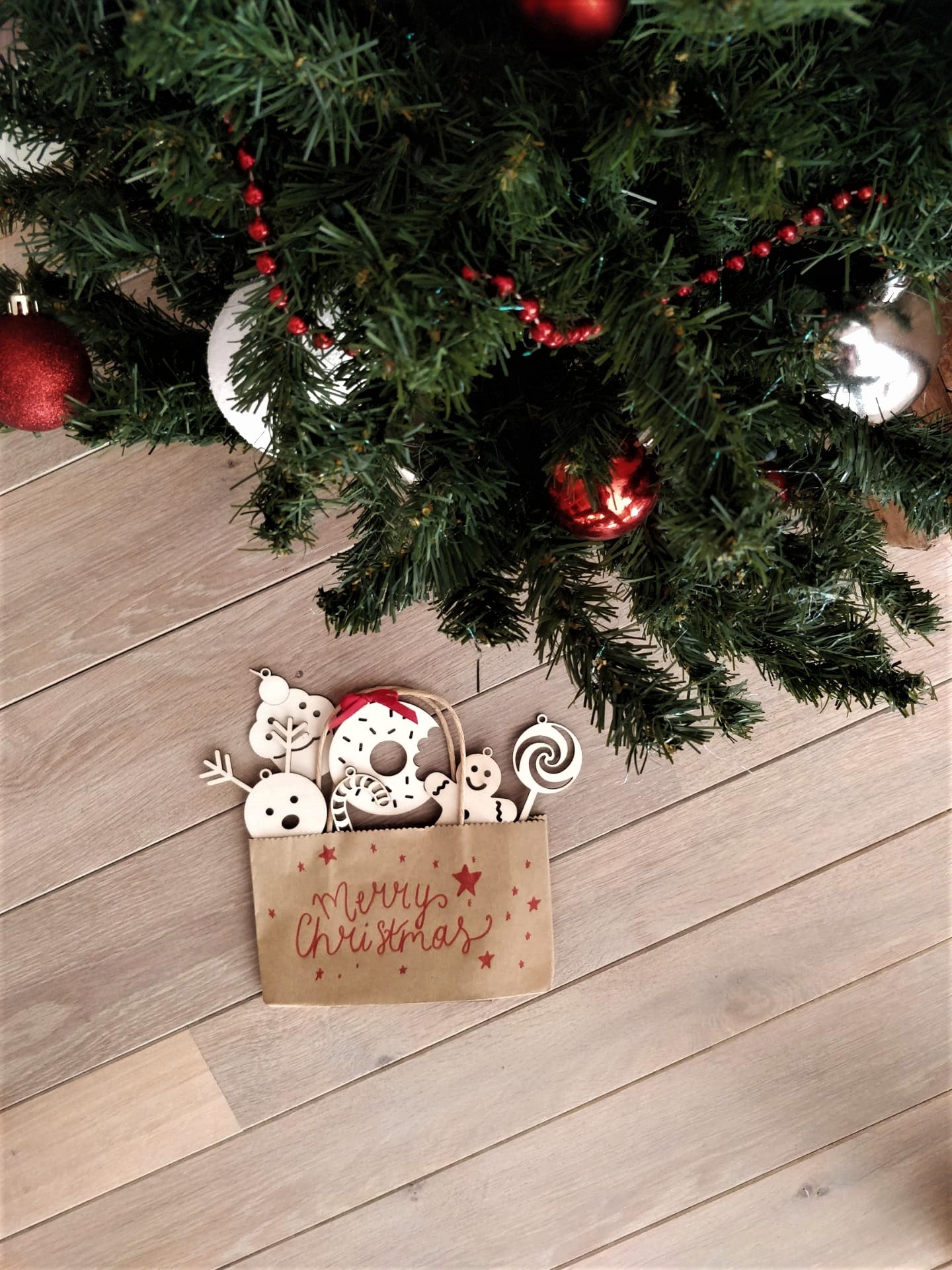 Set of 6 wooden Christmas hangers Lollipop Gingerbread man Cupcake Reindeer Donut Candy cane