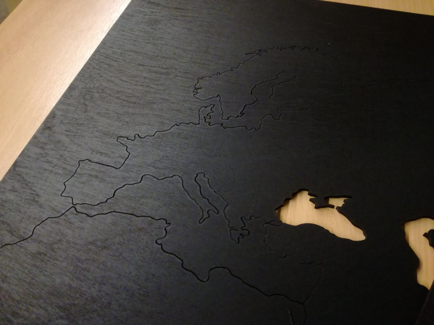 Houten wereldkaart