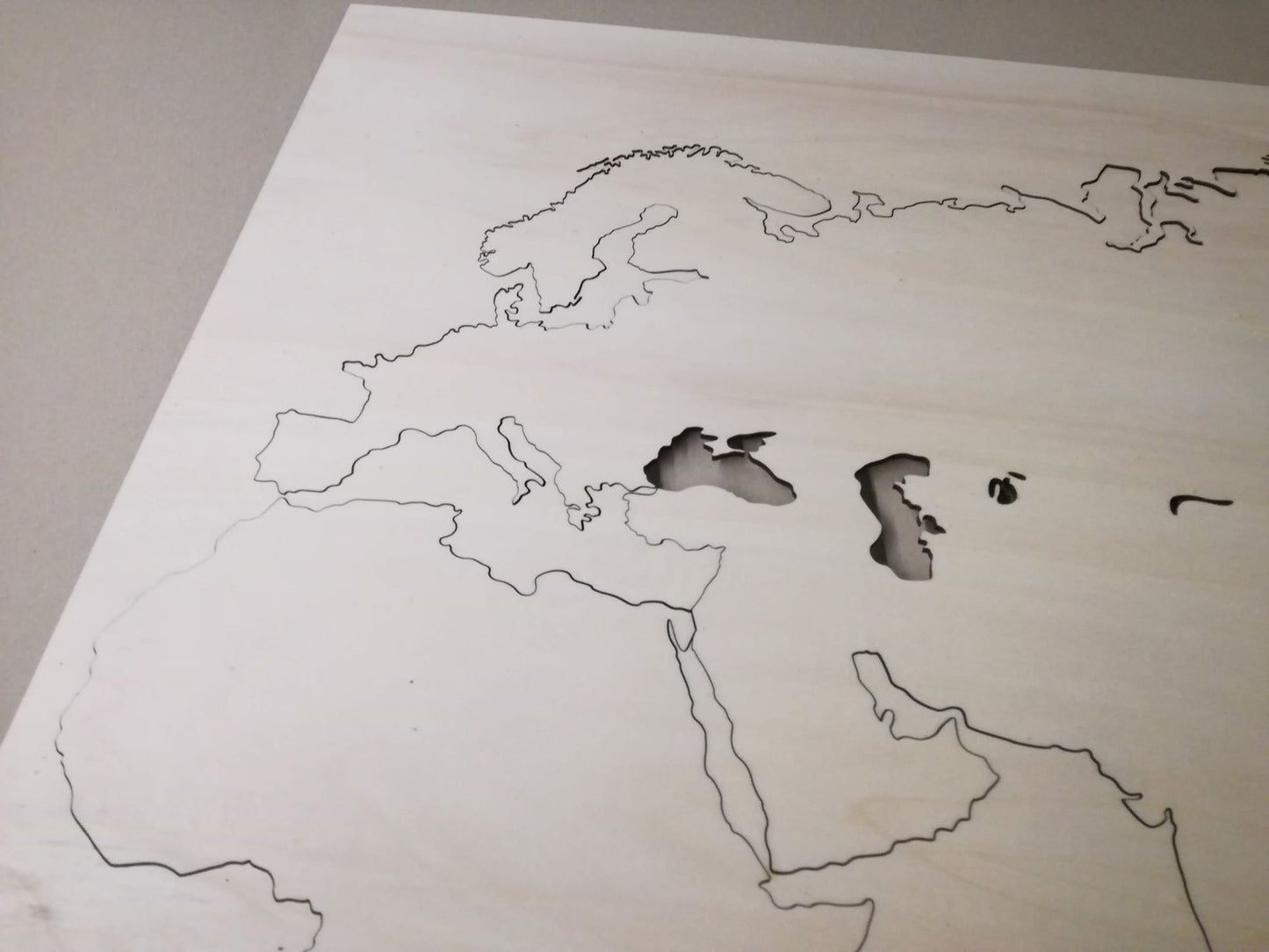 Houten wereldkaart