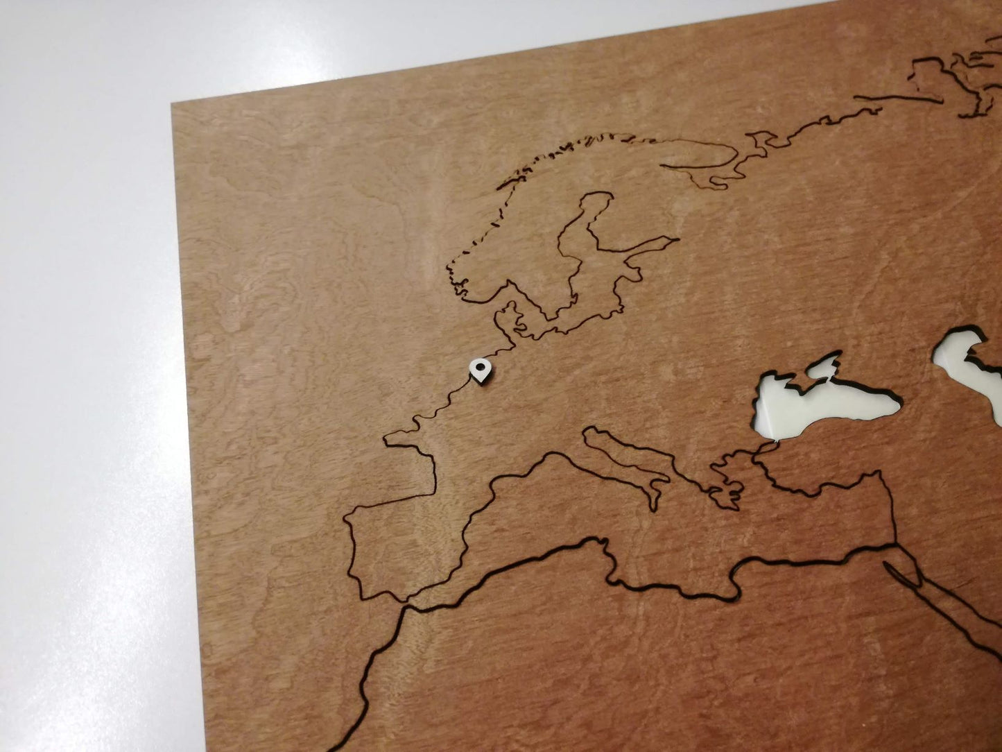 Houten wereldkaart