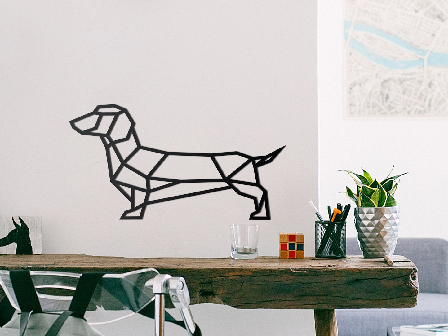 HOUTEN WANDDECORATIE / WOODEN WALL DECORATION - GEOMETRISCHE MUURDECORATIE / GEOMETRIC WALL ART - WORSTHOND / TECKEL / DACHSHUND / WIENERDOG - ZWART / BLACK - ORIGAMI DESIGN WANDFIGUUR - TRENDY & HIP WOONKAMER - HONDEN / DOGS - deco  muurdeco houtenmuurdecoratie decoration decoratie eyecatcher uniek decorationinterieur hout shoplokaal huisdecoratie