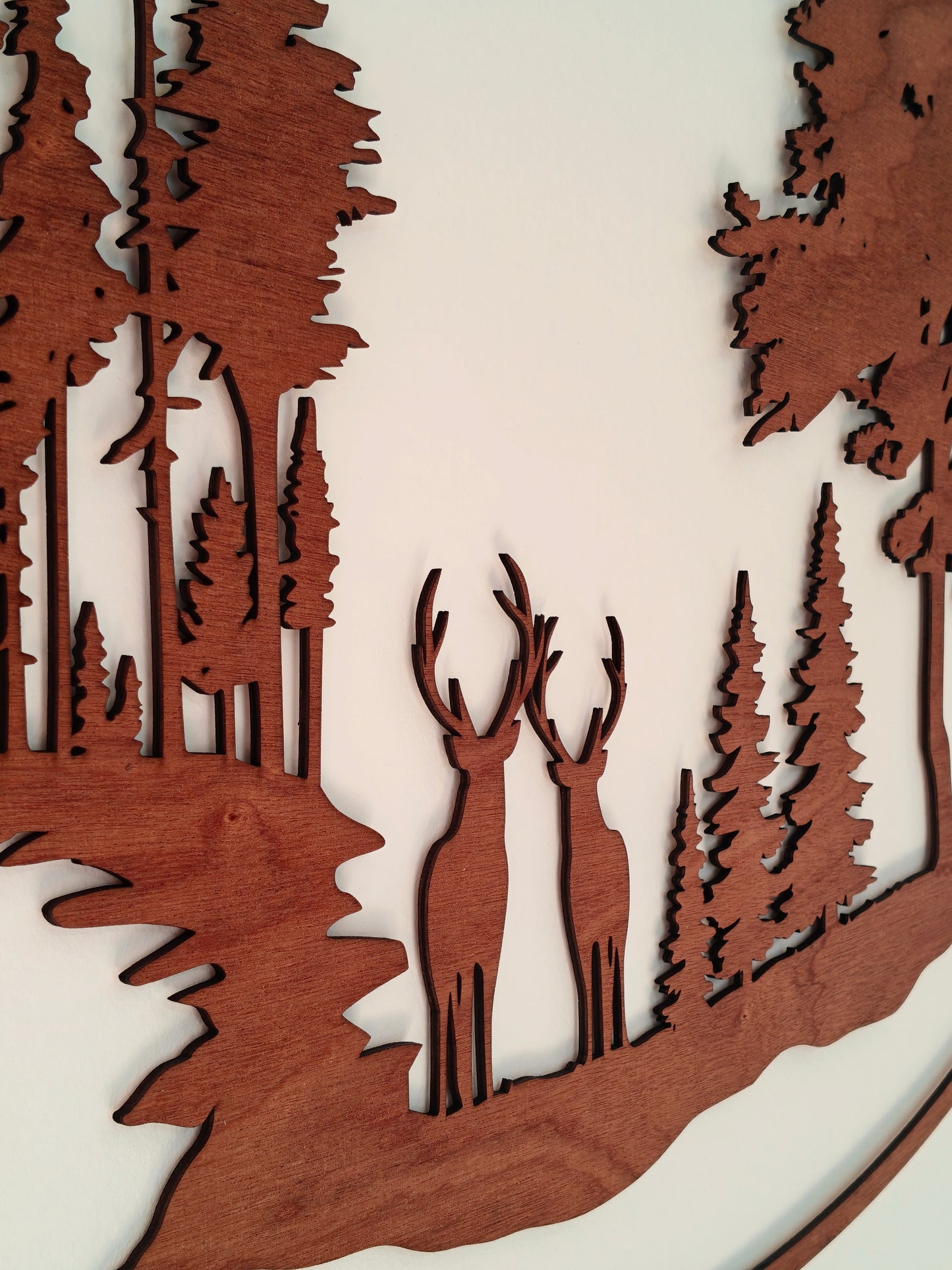 Houten wanddecoratie - Hert in het bos (ovaal)