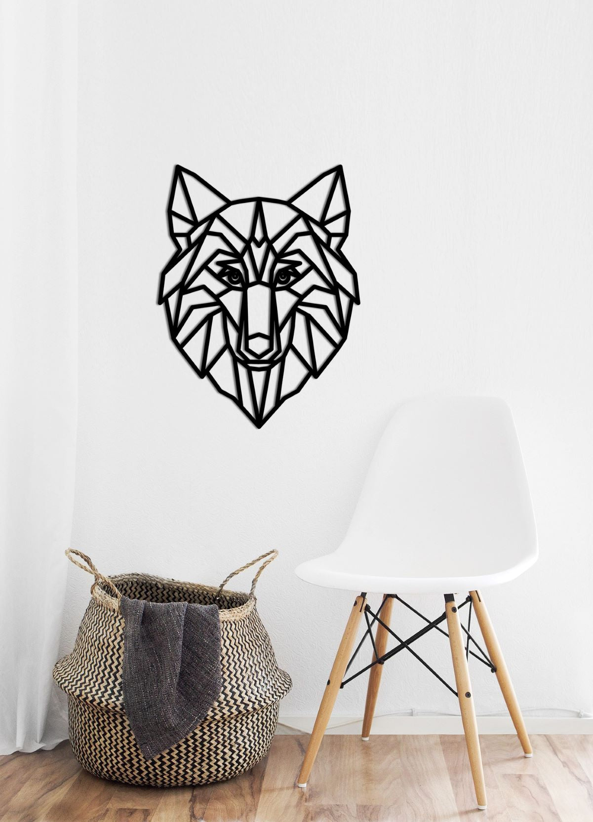 Deze prachtige wolf is een geweldige aanvulling voor jouw huis en zal perfect passen in een minimalistisch interieur als eye-catcher. Zie jij de wolf al hangen op de muur? Breng de natuur in jouw interieur !